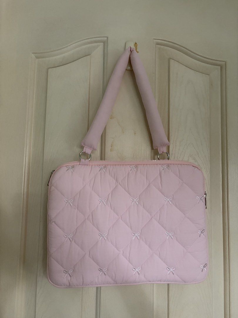 Pink Bow Puffy Laptop bag with detachable handle (Category: Laptop Bags & Sleeves) located in Paranaque City. Submitted by aripreloved_ (Listing ID 1457764761, Image 2). Description: .