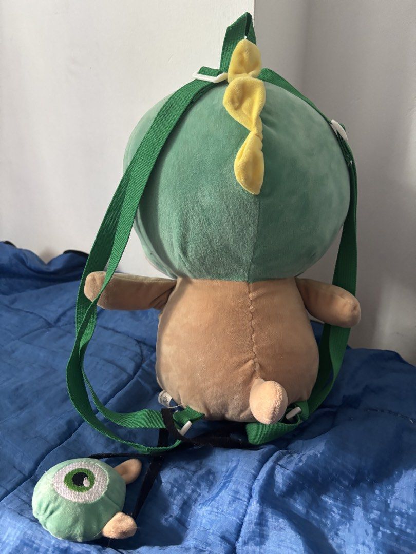 Plush Backpack (Category: Plushies & Soft Toys) located in Singapore. Submitted by mangostickyrice65 (Listing ID 1457714307, Image 2). Description: very cute plush! can be used as a small backpack.