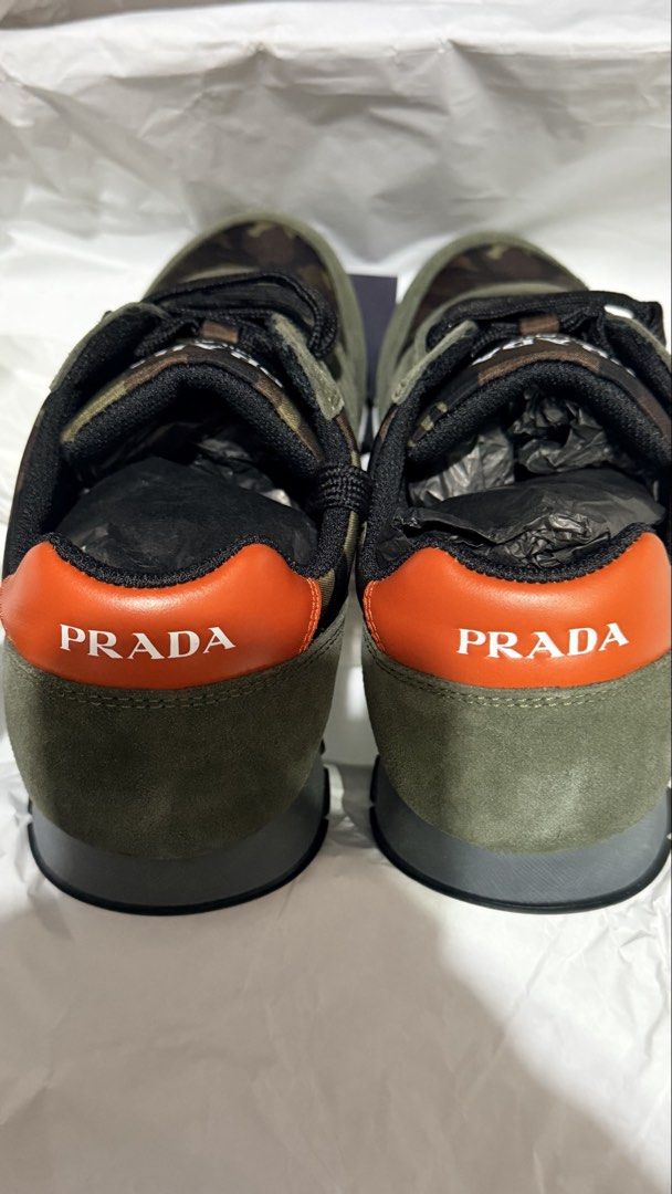 Prada （分類：鞋及波鞋）位於 Hong Kong。 由 suetnc 提交（商品編號 1457737619，圖片 3）。簡介： 全新 不議價 。
