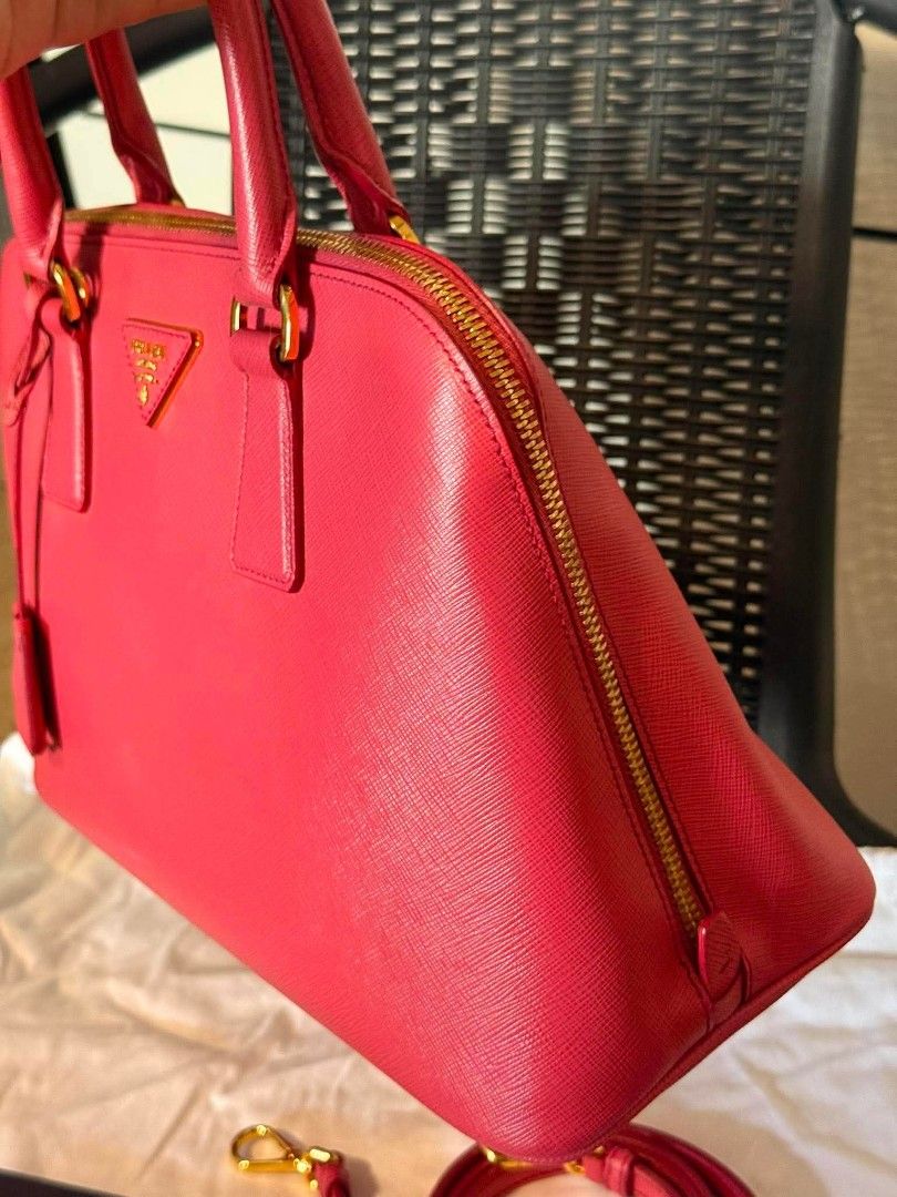 Prada Dome Saffiano (Category: Luxury Bags & Wallets) located in Passi. Submitted by janbelisario (Listing ID 1457762229, Image 2). Description: Prada Dome Saffiano Medium GUARANTEED ORIGINAL #1.