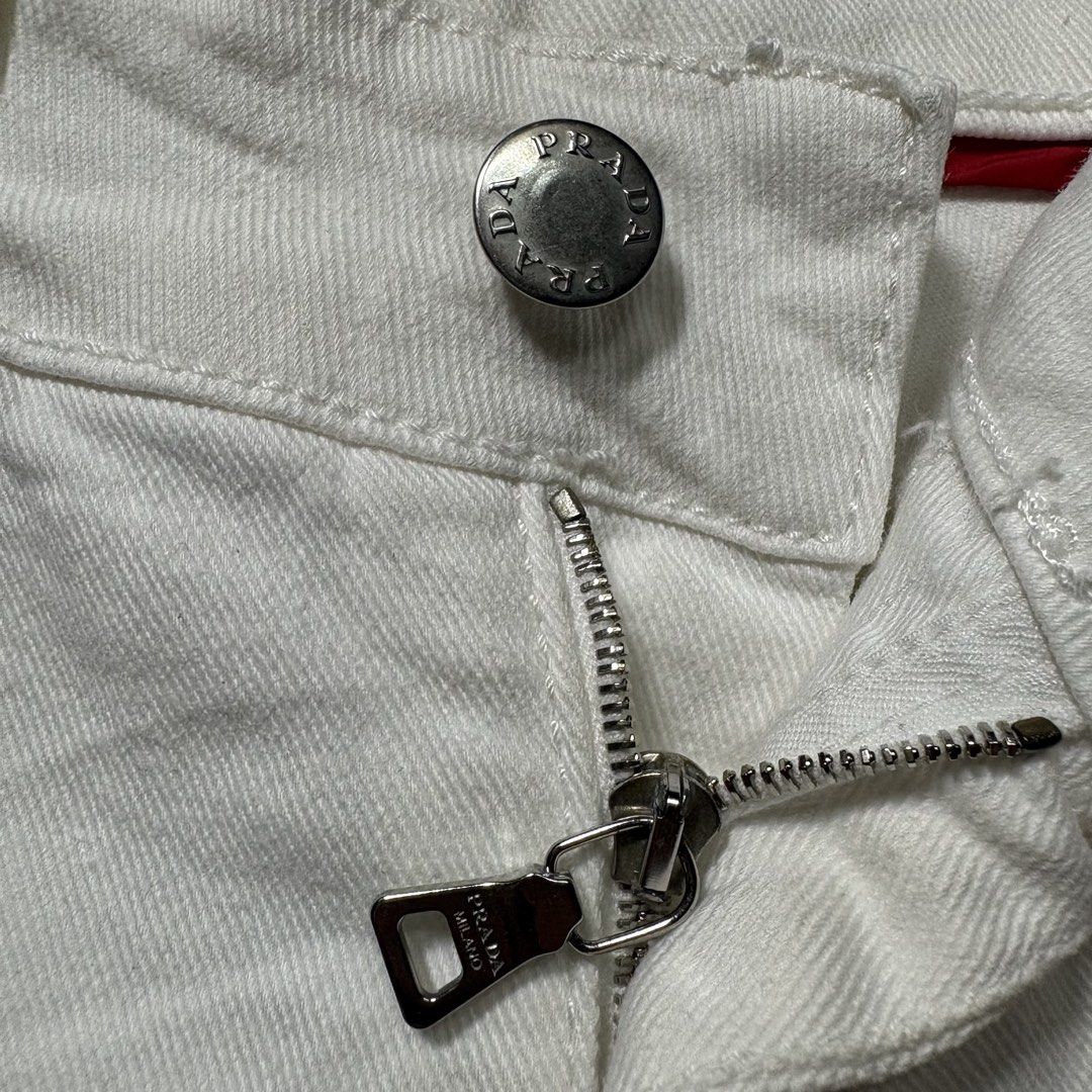 Prada White Skinny Cropped Leg Jeans (Category: Luxury Apparel) located in Tayabas. Submitted by bayabaskartell (Listing ID 1457724106, Image 3). Description: .