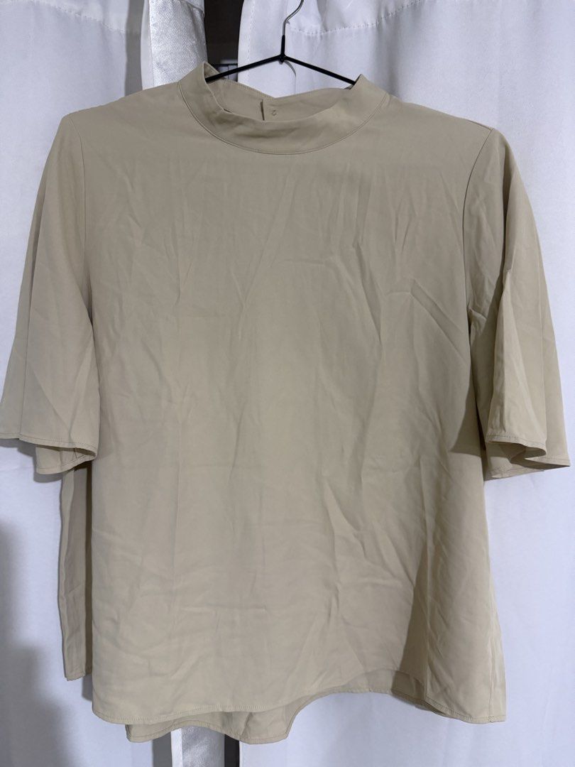 Preloved Uniqlo Blouse (Category: Blouses) located in Pasig City. Submitted by aj_tangerine (Listing ID 1457831171, Image 2). Description: .