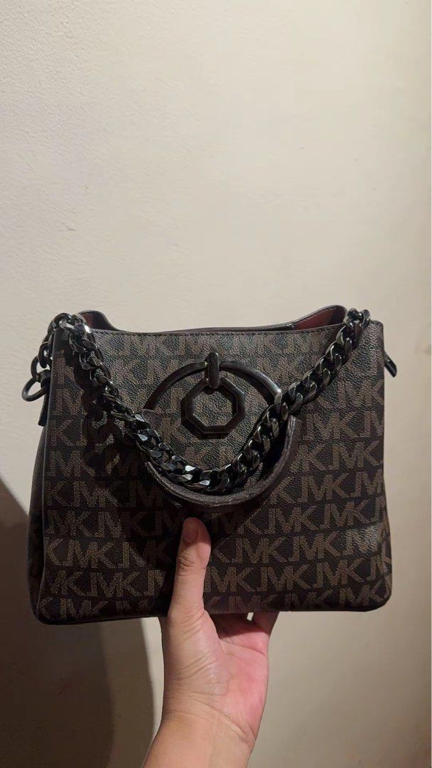 Premium preloved bags (Category: Shoulder Bags) located in Pasay City. Submitted by bagsobssessiob (Listing ID 1457899828, Image 1). Description: .
