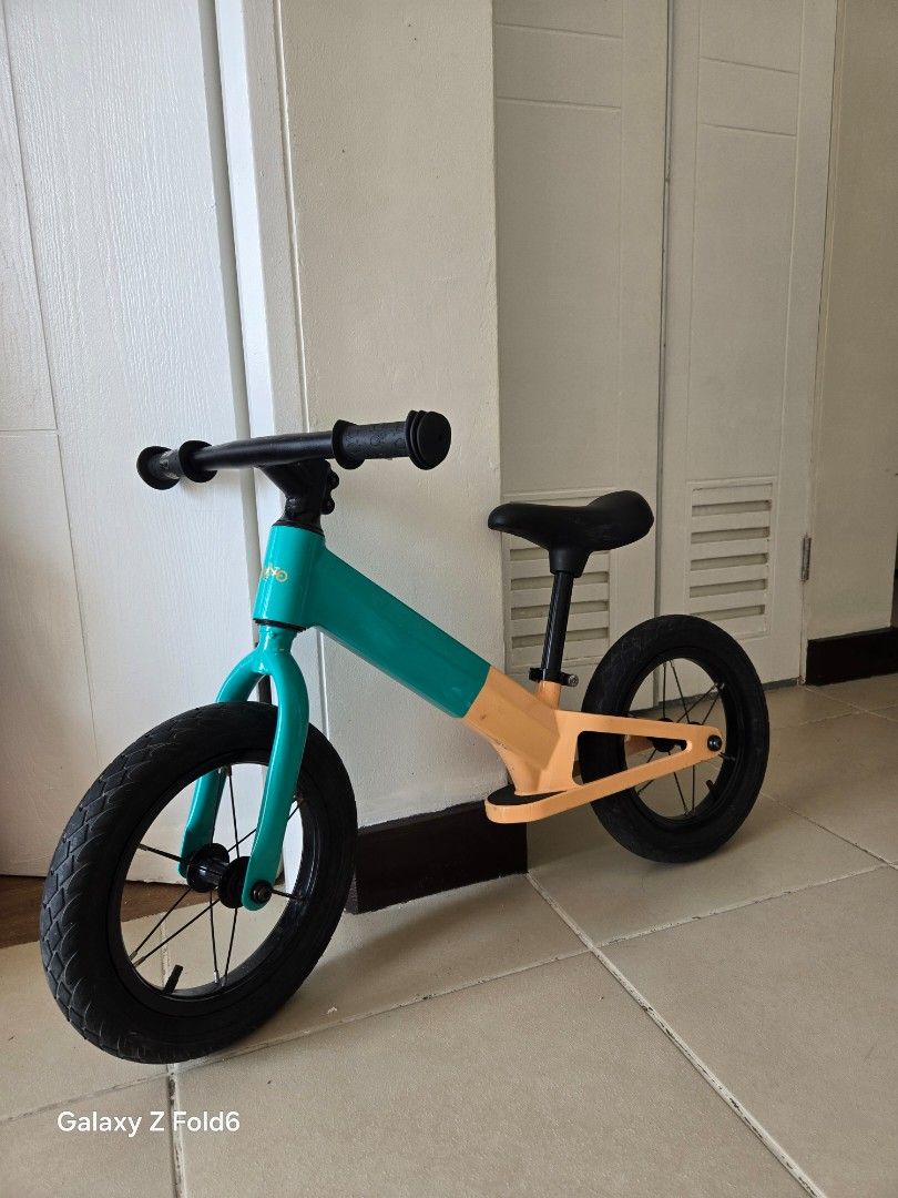 Push Bike Race Bicycle (Category: Bicycles) located in Manila. Submitted by autumnmonday (Listing ID 1457795503, Image 1). Description: Magnesium Frame. Lighter and better than aluminum, just the frame of this bike is already ahead of other pro type push bikes that uses aluminum frame. Nylon Air tires Pls see photos for flaws Tires need to inflate flat na po kasi.