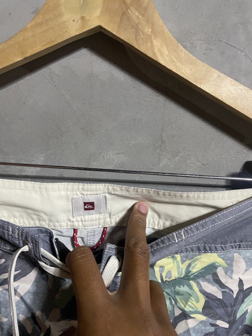 Quicksilver Boardshort (Category: Activewear) located in Polomolok. Submitted by checksover_stripes (Listing ID 1457822906, Image 3). Description: W 17 L 20 No issue Excellent Condition 9/10 Color Rate.