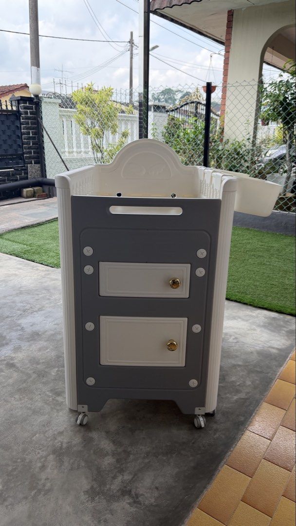 Quinton multifunction changing table (Category: Other Baby Bathing & Changing Needs) located in Johor Bahru. Submitted by shahriman1981 (Listing ID 1457728853, Image 1). Description: Self pickup bandar johor bahru.