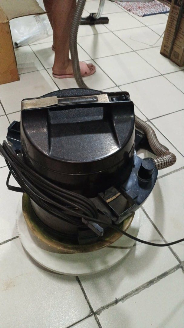 Rainbow Vacuum 220V (Category: Vacuum Cleaner & Housekeeping) located in Quezon City. Submitted by chloe_declutter (Listing ID 1457774744, Image 3). Description: Cubao Qc Open to testings before pickup Can send video of it working I also have 110V with steamer .