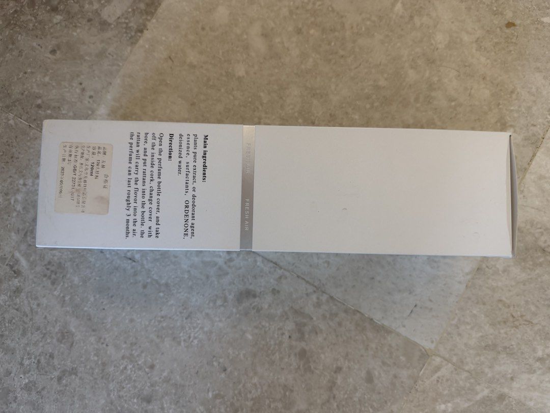 Reed diffuser (Category: Home Fragrance) located in Singapore. Submitted by snowyg (Listing ID 1457723638, Image 3). Description: Reed diffuser Home fragrance .