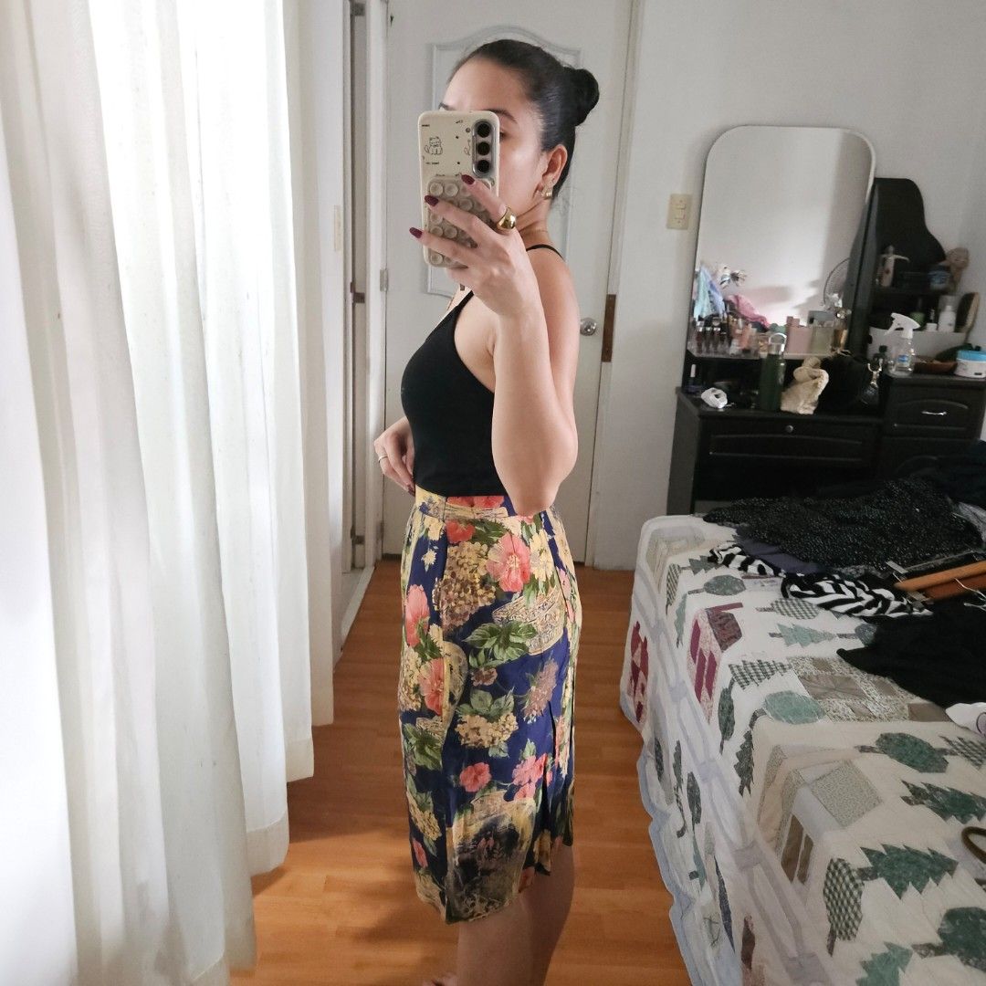 RINFINITIF FLORAL Skirt (Category: Skirts) located in Carmona. Submitted by simplestashph (Listing ID 1457821152, Image 2). Description: 0097 RINFINITIF FLORAL Skirt W25 L23 Php 350.