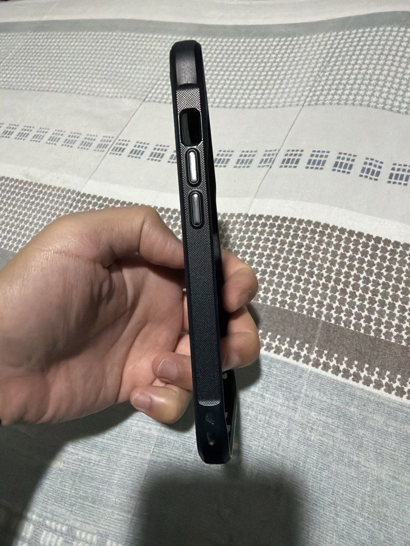 Ringke Onyx Black Phone Case for iPhone 13 (Category: Cases & Sleeves) located in Imus. Submitted by newdog.92f72c (Listing ID 1457828521, Image 2). Description: - Ringke Onyx case for iPhone 13 Pro - Color: Black - Textured back for enhanced grip - Raised edges protect screen and camera - Precise cutouts for ports and buttons - Offers good protection.