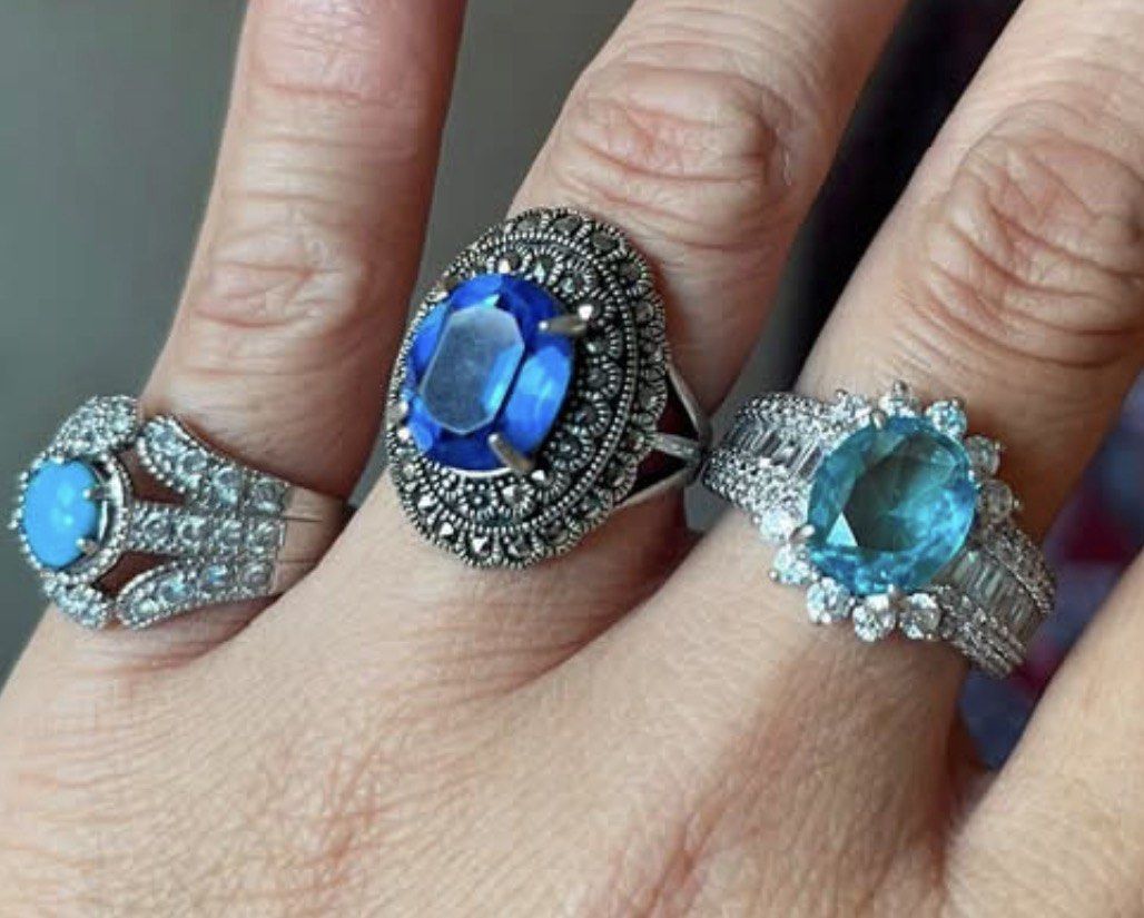 Rings 925 Silver with Genuine Gems (Category: Rings) located in Manila. Submitted by thrifty_cool (Listing ID 1457725360, Image 1). Description: .