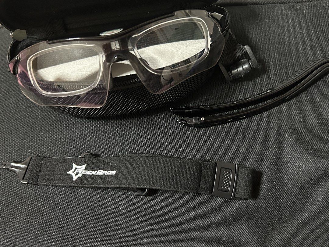 RockBros eyewear (with microfiber cloth) (Category: Sunglasses & Eyewear) located in Manila. Submitted by angelesla94505 (Listing ID 1457866179, Image 1). Description: RockBros Eye wear eye glasses for cycling/motor/bike .