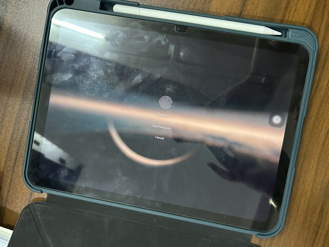 Rush Selling! IPAD 10th GEN (Category: iPad) located in Caloocan City. Submitted by fierceearth-67661f (Listing ID 1457858873, Image 2). Description: Hi, selling this ipad 10th gen. Everything is okay from specs to usability. 64gb Still has good microphone and speakers Superb camera quality Unit and case only. Honest issue: dust sa screen pero di kita kapag ginagamit and di nakakaaffect sa performance RFS: upgrade to higher storage Loc: QC, Valen