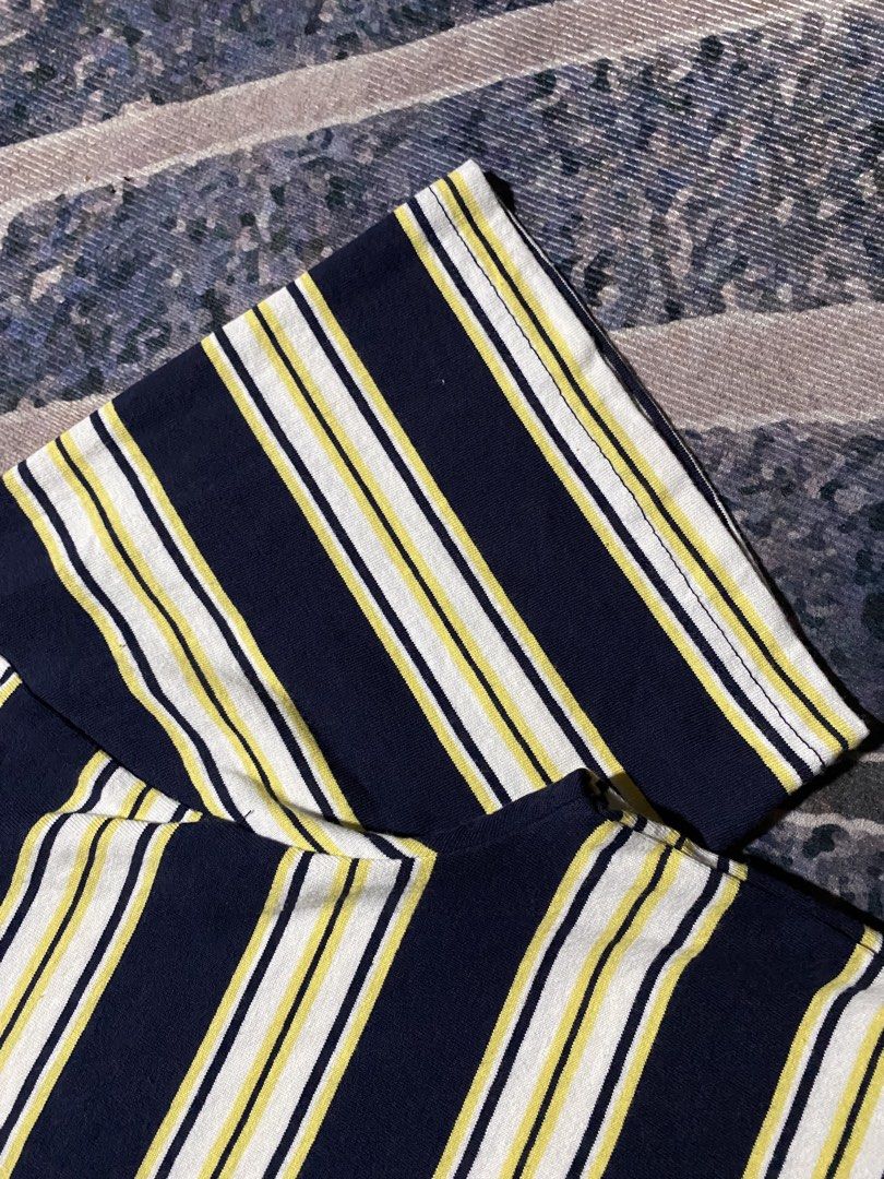 S. Polo Assn. Oversized Multi-Stripe Crew Neck T-Shirt (authentic) (Category: Tshirts & Polo Shirts ) located in Goa. Submitted by _rawgallery (Listing ID 1457714574, Image 3). Description: One size fits all Boxy type width : 24 length : 25.5.