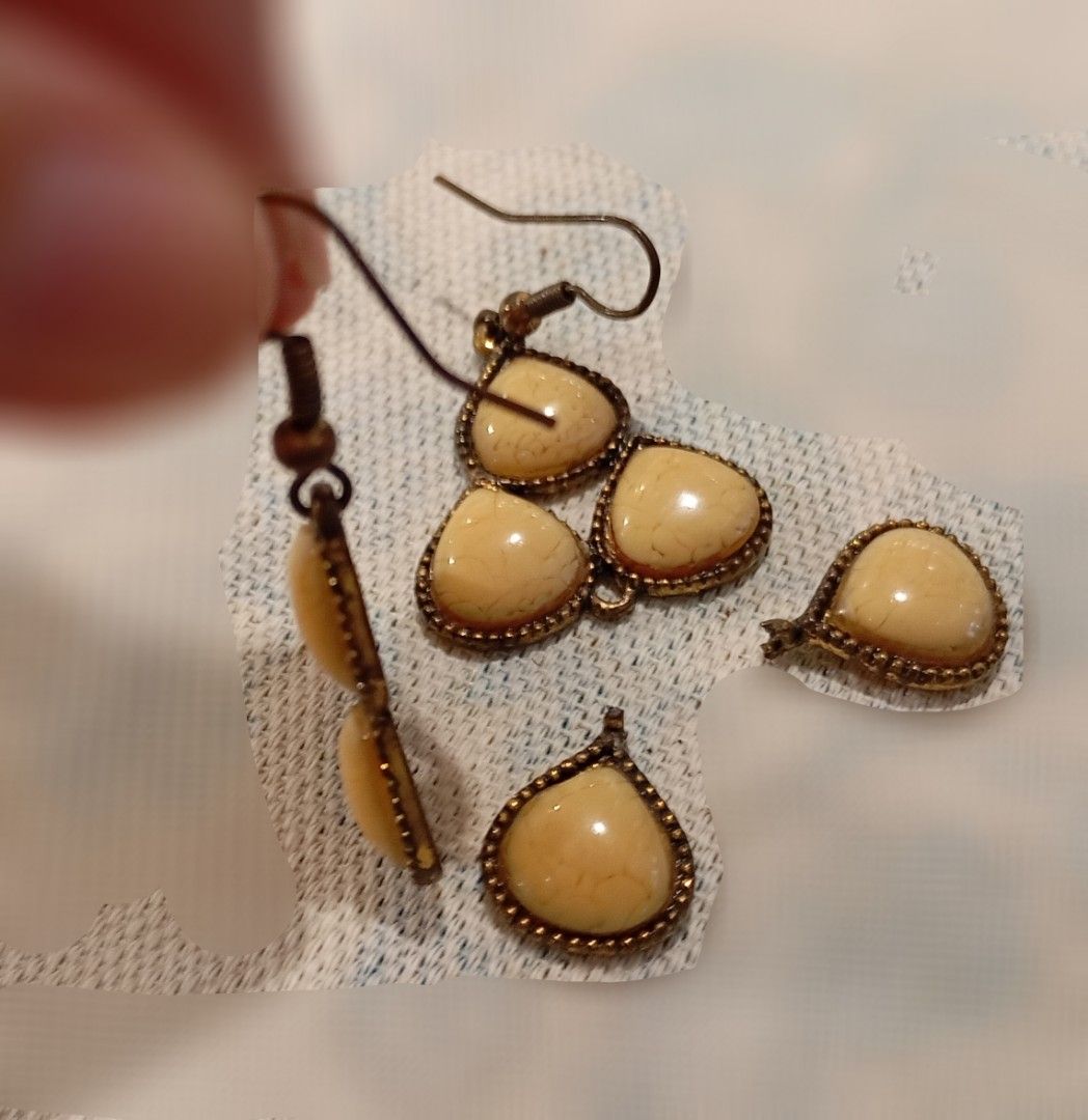 SALE: PARFOIS EARRINGS (Category: Earrings) located in Makati City. Submitted by fr_lll (Listing ID 1457786217, Image 2). Description: SALE: PARFOIS EARRINGS Parfois Earrings Brand : Parfois Condition : Used 3x only. The dangling part of one piece broke off, so I broke it's pair to match. Save for this, the pair is in good wearable condition. Selling this as someone else might be interested in having item for use now, or repair? *No packaging inc