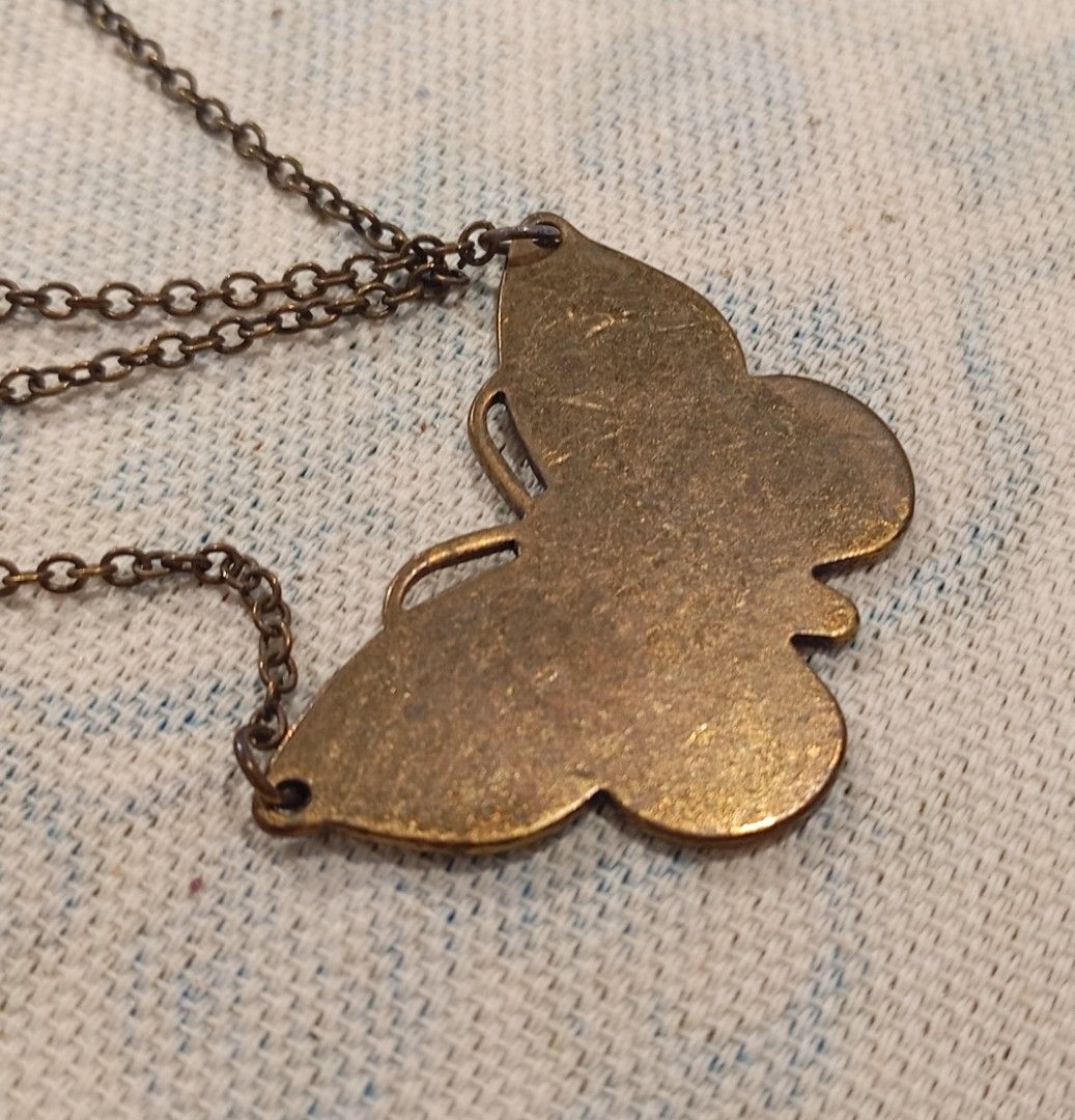 SALE: PARFOIS NECKLACE (Category: Necklaces) located in Makati City. Submitted by fr_lll (Listing ID 1457787548, Image 3). Description: SALE: PARFOIS NECKLACE Parfois Necklace Brand : Parfois Condition : Heavily used with significant discoloration. Chain close to lock broke off but can easily be reattached. See last photo. Aside from this, the pair is in good wearable condition. Initially intended to turn this into an art project but haven't had 