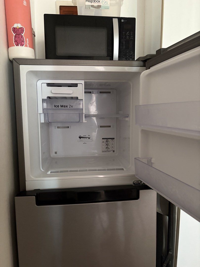 Samsung Inverter Refrigerator (Category: Refrigerators and Freezers) located in Manila. Submitted by pia.preloved (Listing ID 1457724274, Image 2). Description: Move Out sale Barely used (6months) Negotiable.