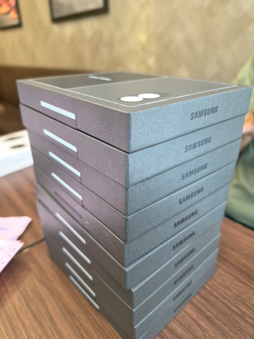 Samsung Phone Boxes - Multiple Available (Category: Samsung) located in Manila. Submitted by demzmorales (Listing ID 1457879796, Image 1). Description: For Sale Samsung Fold 8 512gb - 96k min. of 5pcs - 95k each delivery or pickup sa province pwede din lbc natin Bacoor/Laspinas Area.