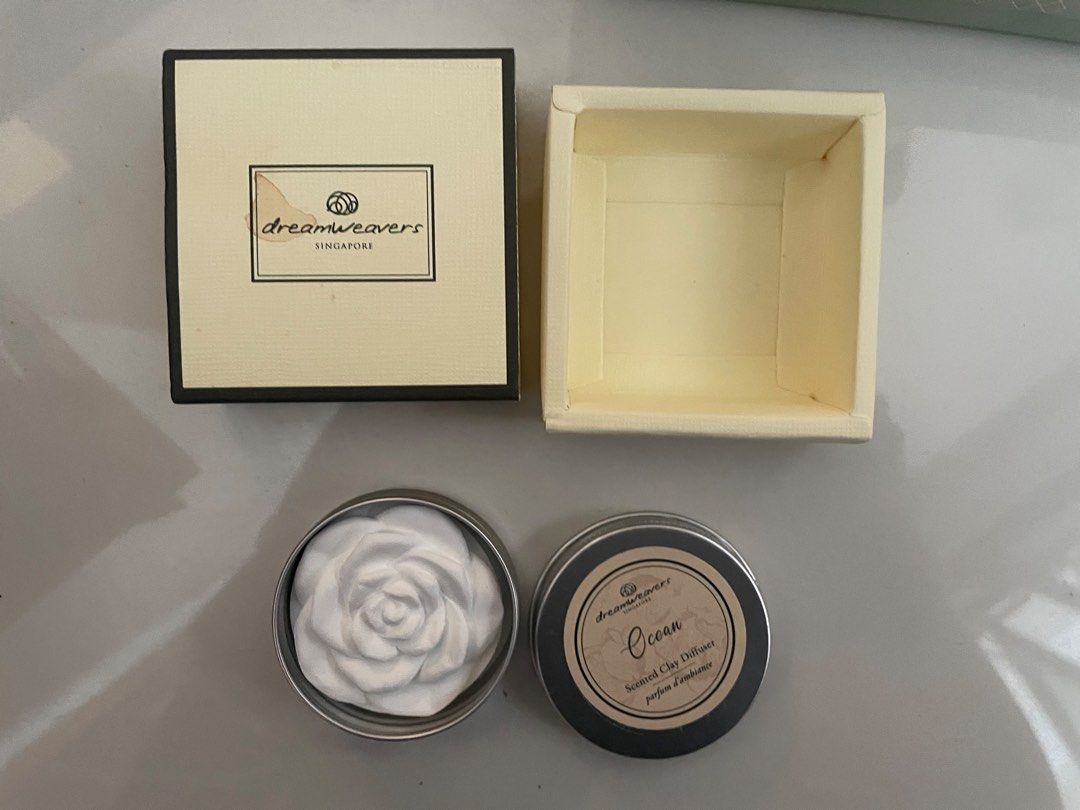 Scented clay diffuser (Category: Home Fragrance) located in Singapore. Submitted by shawssells (Listing ID 1457784855, Image 1). Description: .