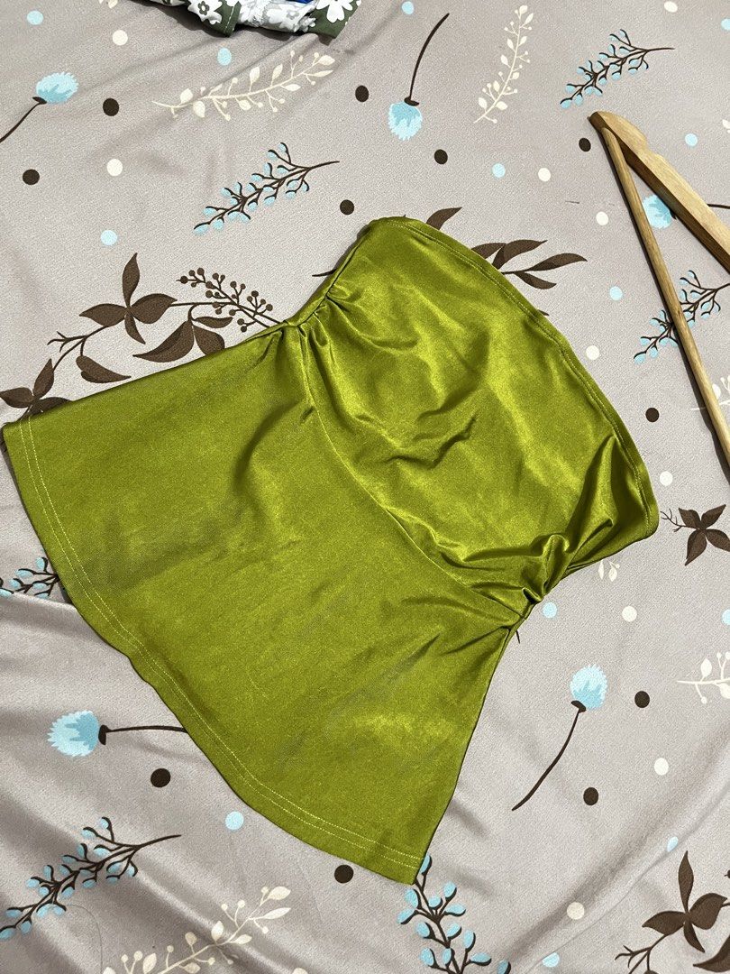 SHEIN Tube Top (Category: Sleeveless) located in Valenzuela. Submitted by mrythings (Listing ID 1457721287, Image 1). Description: - ₱180 each - Colors: Lime Green & Royal Blue - Size: XS-Small.