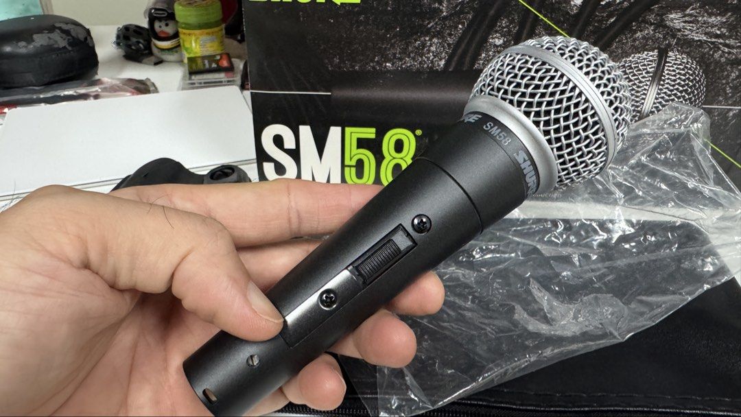 Shure SM58mic （分類：咪高風/麥克風）位於 Hong Kong。 由 uahca1 提交（商品編號 1457848270，圖片 1）。簡介： 全新！眼見咁多，冇線！冇單冇保！經典 Shure SM58 咪高峰。 荃灣西交收！。