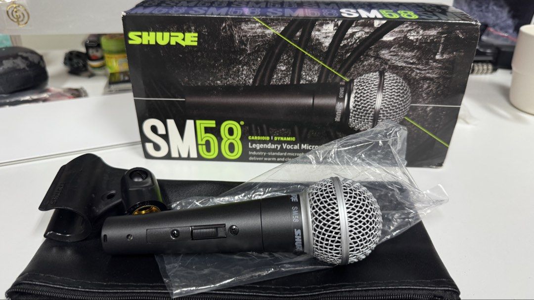 Shure SM58mic （分類：咪高風/麥克風）位於 Hong Kong。 由 uahca1 提交（商品編號 1457848270，圖片 2）。簡介： 全新！眼見咁多，冇線！冇單冇保！經典 Shure SM58 咪高峰。 荃灣西交收！。