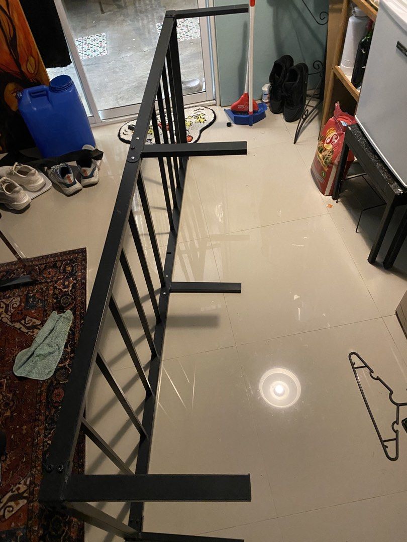 Single Bedframe (Category: Bed Frames & Mattresses) located in Caloocan City. Submitted by bravefox.c1078f (Listing ID 1457719755, Image 1). Description: bought from shoppee, good condition im 96kg and it works fine, might need to put corner of room as it moves a bit. alabang area/bf homes.