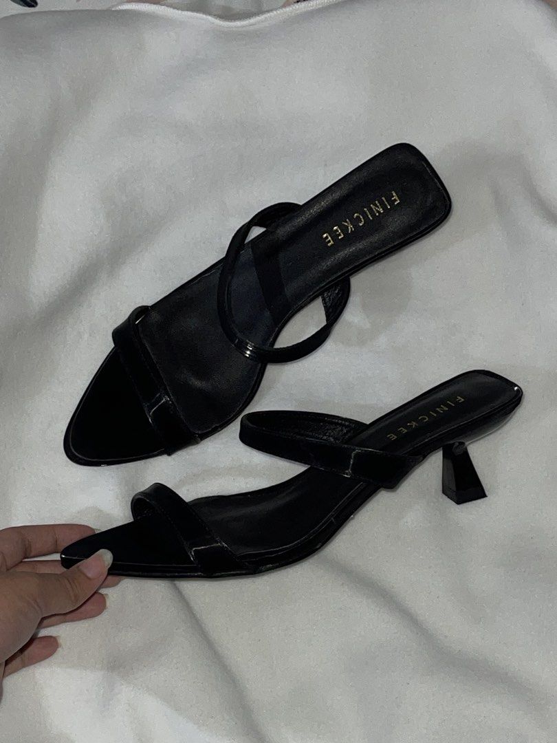SIZE 40 Kitten heels (Category: Flats & Sandals) located in Marilao. Submitted by hello.kai_ (Listing ID 1457836150, Image 2). Description: - size 40 - with box - never been used!! sinukat lang po rfs: hindi kasya 🥹.