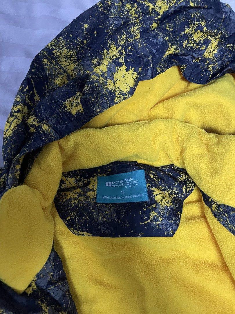 Ski Jacket (Category: Babies & Kids Fashion) located in Singapore. Submitted by wenw456 (Listing ID 1457714246, Image 2). Description: Ski Jacket for a big kid or fun sized adult! Selling because I am moving. Jacket served me fantastically well. Get it for a steal!.