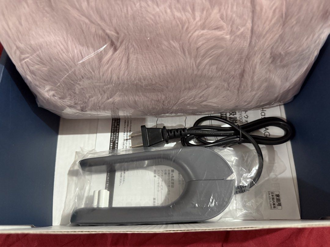 Soft Warmer (Category: Bedding & Towels) located in Manila. Submitted by pickstuff (Listing ID 1457745919, Image 3). Description: - Electric Warmer - Color Milk Cocoa - Function: Heating appliance for staying warm - Condition: Comes in original packaging Last picture for price reference (price in Japan).