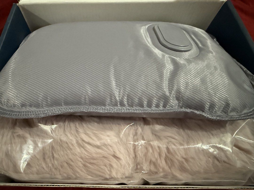 Soft Warmer (Category: Bedding & Towels) located in Manila. Submitted by pickstuff (Listing ID 1457745919, Image 2). Description: - Electric Warmer - Color Milk Cocoa - Function: Heating appliance for staying warm - Condition: Comes in original packaging Last picture for price reference (price in Japan).