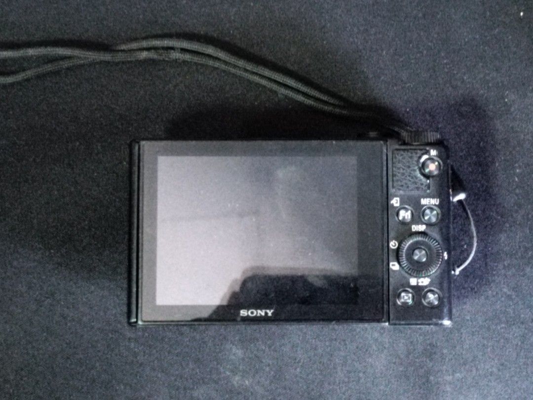 Sony DSC-WX500 (Category: Cameras) located in Manila. Submitted by olxph_lem (Listing ID 1457739095, Image 3). Description: all features and buttons are fully functional flash is 100% working sceeen has no vignette and no dead pixels has some signs of usage on the body comes with its original strap and battery with charger only issue is 3 speck of dust in the lens, can be cleaned by a pro. see last pic how it affects the photo meetup around Malol