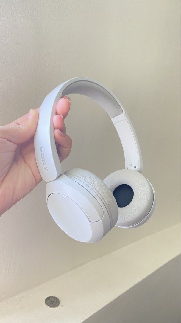 Sony WH-CH520 (Category: Headphones & Headsets) located in Dagupan City. Submitted by itsiarah (Listing ID 1457721916, Image 1). Description: need funds and LAST PRICE NA PO! 2 months palang po nagamit with warranty and box .