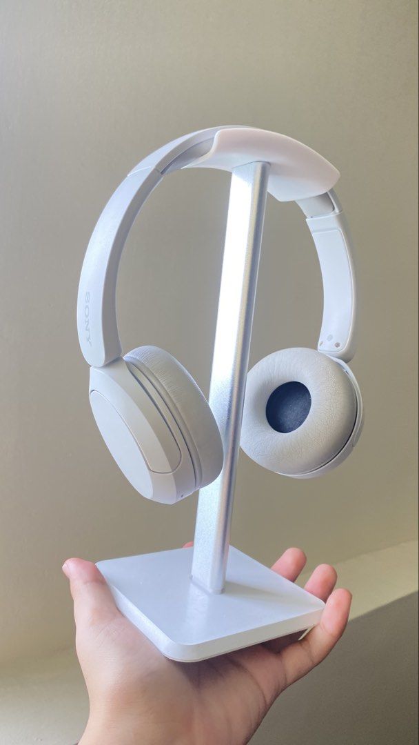 Sony WH-CH520 (Category: Headphones & Headsets) located in Dagupan City. Submitted by itsiarah (Listing ID 1457721916, Image 2). Description: need funds and LAST PRICE NA PO! 2 months palang po nagamit with warranty and box .