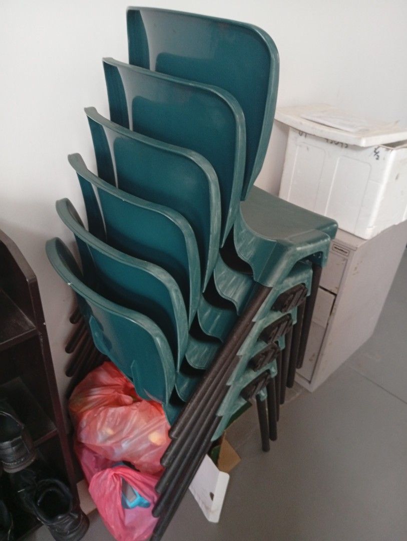 Stackable chairs (Category: Chairs) located in Singapore. Submitted by savemoneyhere (Listing ID 1457783292, Image 2). Description: 6 chairs for $30 one chair for $6.
