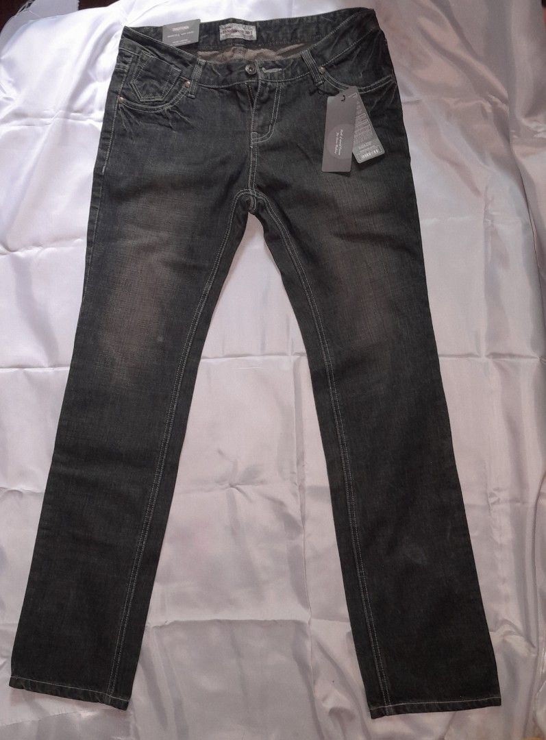 Straight Cut Jeans for Women (Category: Jeans) located in Manila. Submitted by vel_hay (Listing ID 1457875923, Image 2). Description: Type of Pants: Straight Cut Jeans Color: Washed Black Size: 28.