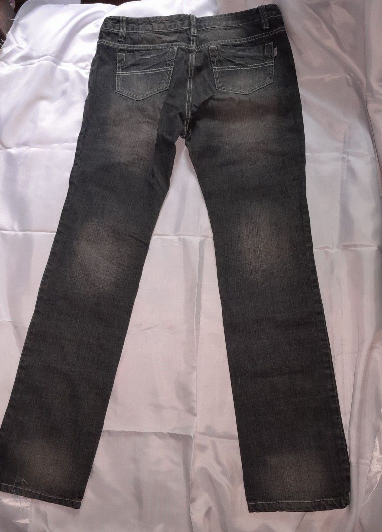 Straight Cut Jeans for Women (Category: Jeans) located in Manila. Submitted by vel_hay (Listing ID 1457875923, Image 1). Description: Type of Pants: Straight Cut Jeans Color: Washed Black Size: 28.