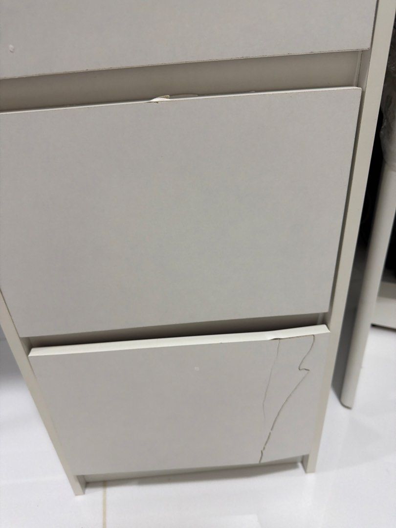 Study table (Category: Tables & Sets) located in Singapore. Submitted by shopohmeh (Listing ID 1457856023, Image 2). Description: For free Arrange your own delivery.