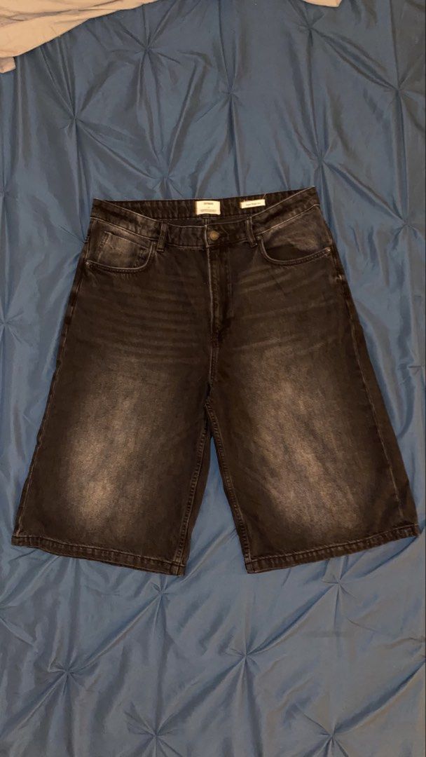 Super Baggy Jorts Denim (Category: Shorts) located in Meycauayan. Submitted by arkibo (Listing ID 1457857768, Image 1). Description: - Brand: Cotton On - Color: Black wash denim - Fit: Super baggy - Size: 34 - Design: Designed in Australia - Origin: Made in Bangladesh - Style: Great for casual wear - Condition: Please check photos for details bought this for ₱4,200 in-store will sell it for ₱3000 (negotiable) .