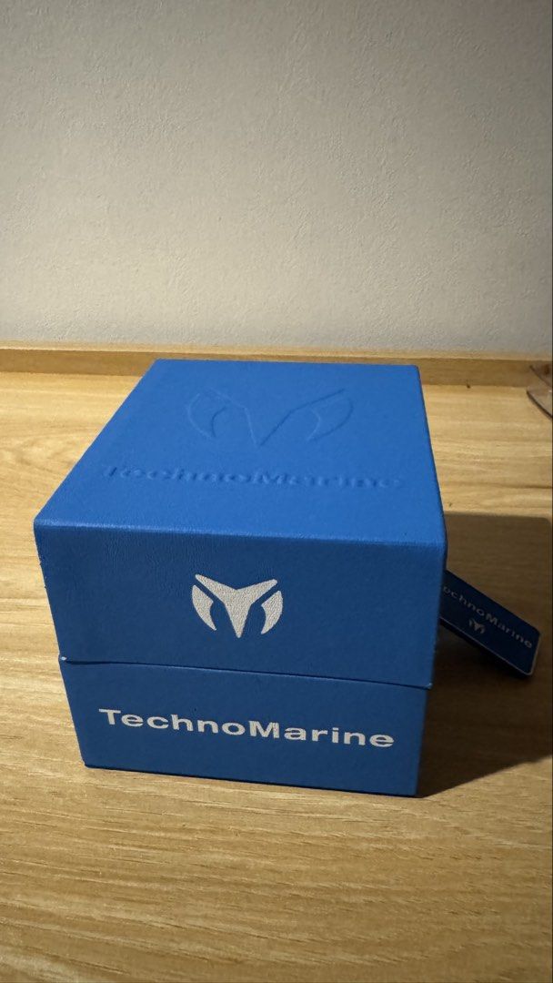 TechnoMarine Manta Ray Chronograph Watch (Category: Luxury Watches) located in Manila. Submitted by rockypeach (Listing ID 1452444449, Image 2). Description: NEGOTIABLE (no battery, needs battery replacement) - Authentic TechnoMarine Manta Ray Chronograph Watch - Durable Stainless Steel Construction - Sleek Black Dial with Three Subdials - Convenient Date Window - Water Resistant up to 20 ATM (200 Meters) - Reliable Japan Movement - Ideal for Div