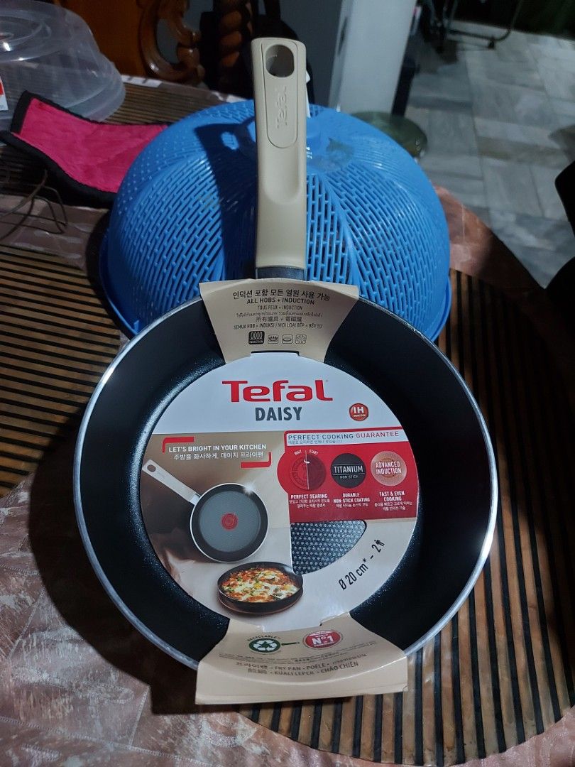 Tefal Daisy Titanium Non-Stick Frying Pan 20cm (Category: Cookware & Accessories) located in Manila. Submitted by veelafiera (Listing ID 1457819151, Image 1). Description: - Tefal Daisy Frying Pan - 20cm size - Durable Titanium Non-Stick Coating - Advanced Induction Base - suitable for all stovetops (gas, electric, ceramic, induction) - Perfect for everyday cooking - Comes in original packaging - with generic (not tefal brand) cover.