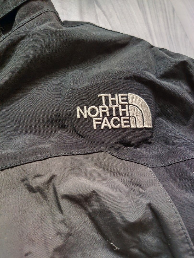 The North Face Black Jacket Mens XL (Category: Coats, Jackets and Outerwear) located in Caloocan City. Submitted by ricksonign54402 (Listing ID 1457715705, Image 2). Description: - Brand: The North Face - Color: Black - Size: XL - Features:, multiple pockets - Ideal for: Outdoor activities - Origin: Made in Bangladesh - Condition: Please check photos for details issue:no hood.