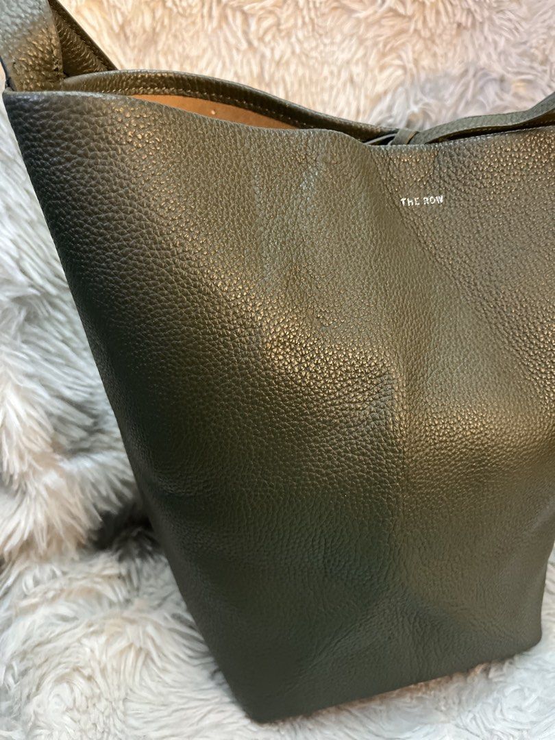 The Row (Category: Luxury Bags & Wallets) located in Davao. Submitted by joe_rach1 (Listing ID 1457864197, Image 3). Description: Japan surplus Genuine leather .