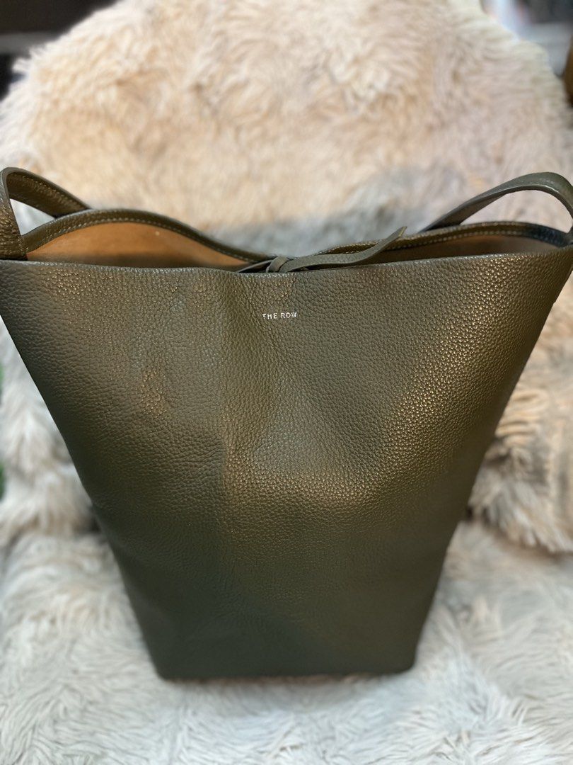 The Row (Category: Luxury Bags & Wallets) located in Davao. Submitted by joe_rach1 (Listing ID 1457864197, Image 1). Description: Japan surplus Genuine leather .