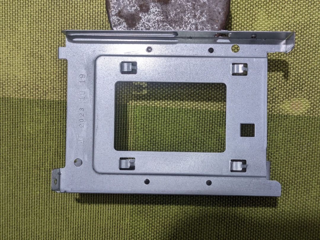 Thinkcentre secondary 3.5 HDD caddy mount with HDD bracket (Category: Computer Parts) located in Manila. Submitted by binondodentist (Listing ID 1457880752, Image 2). Description: Thinkcentre secondary 3.5 HDD caddy mount with HDD bracket for ThinkCentre M90t M80t M70t P340 P350 P360 P3 P358 P348 rfs- walang fitting para sa Thinkcentre M920t mid tower.
