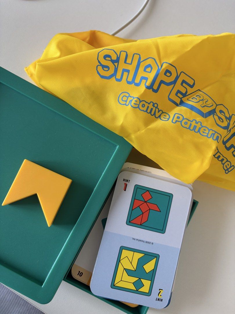 ThinkFun Shape by Shape Creative Pattern Game （分類：益智學習玩具）位於 Hong Kong。 由 mslamlammom 提交（商品編號 1457723969，圖片 2）。簡介： ThinkFun Shape by Shape Creative Pattern Game. Includes 60 Mind Challenge Cards. Great for developing spatial reasoning and problem-solving skills. Suitable for ages 8 to adult. Comes with a yellow storage bag and green game board.。