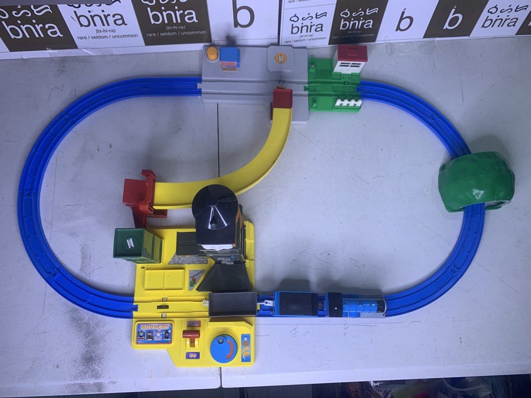 Thomas & Owen playsets - Motorized Train set (Category: Action & Battle Toys) located in Carmona. Submitted by bihira (Listing ID 1457723971, Image 3). Description: Thomas & Owen playsets - Motorized Train set - WYSIWYG - As is / some parts missing - Thomas train set - Motorized - Tested working - Authentic - Tunnel part have crack.