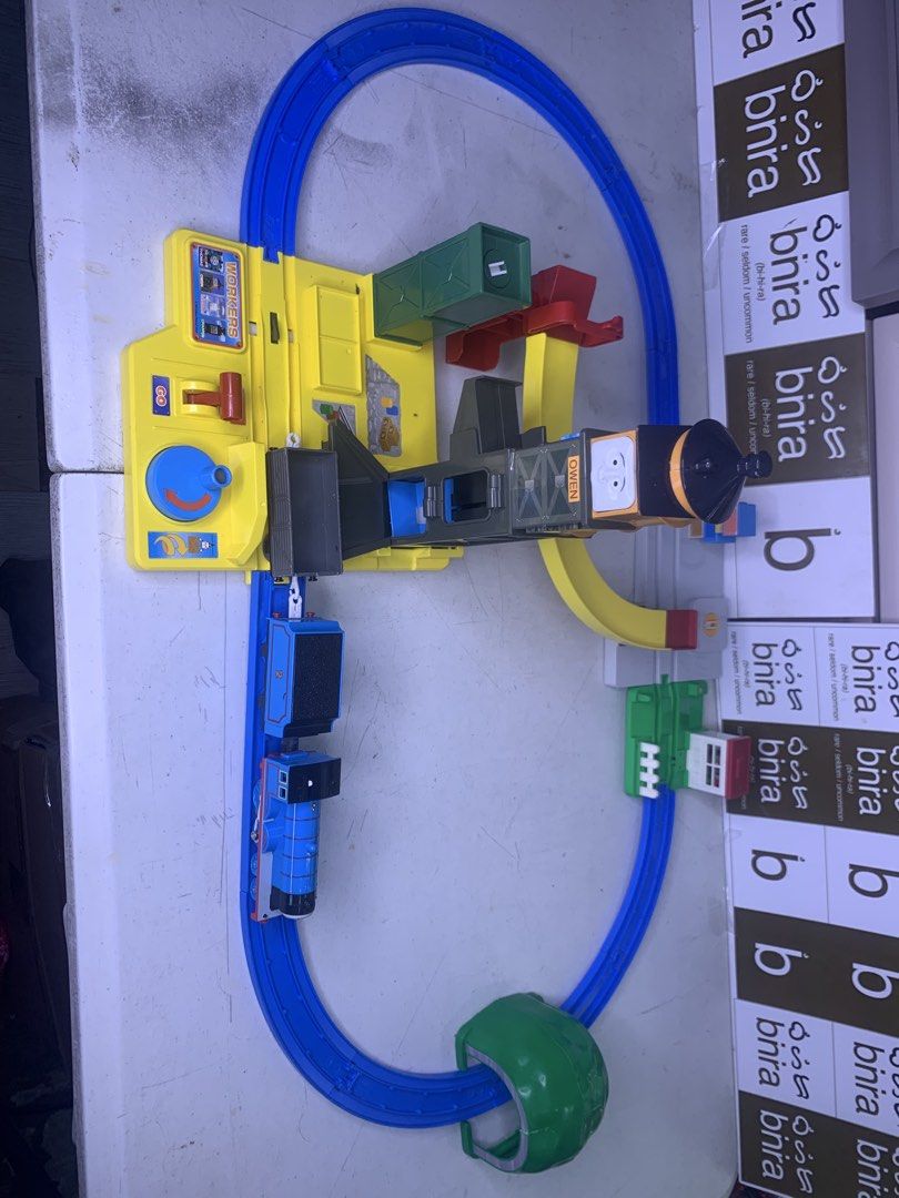 Thomas & Owen playsets - Motorized Train set (Category: Action & Battle Toys) located in Carmona. Submitted by bihira (Listing ID 1457723971, Image 2). Description: Thomas & Owen playsets - Motorized Train set - WYSIWYG - As is / some parts missing - Thomas train set - Motorized - Tested working - Authentic - Tunnel part have crack.
