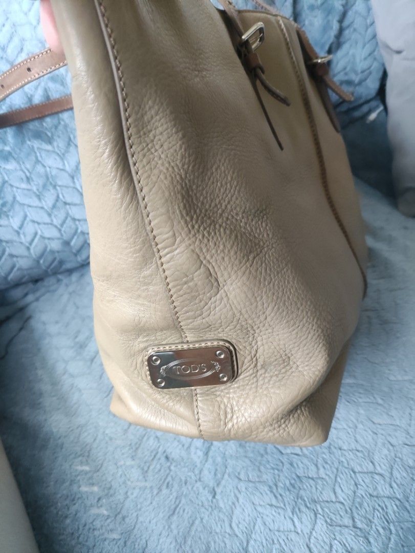 TOD'S Leather Tote Bag (Category: Luxury Bags & Wallets) located in Cainta. Submitted by kluxurychoices (Listing ID 1457780380, Image 1). Description: Authentic Tod's Tote Bag U.S bought very nice in actual .