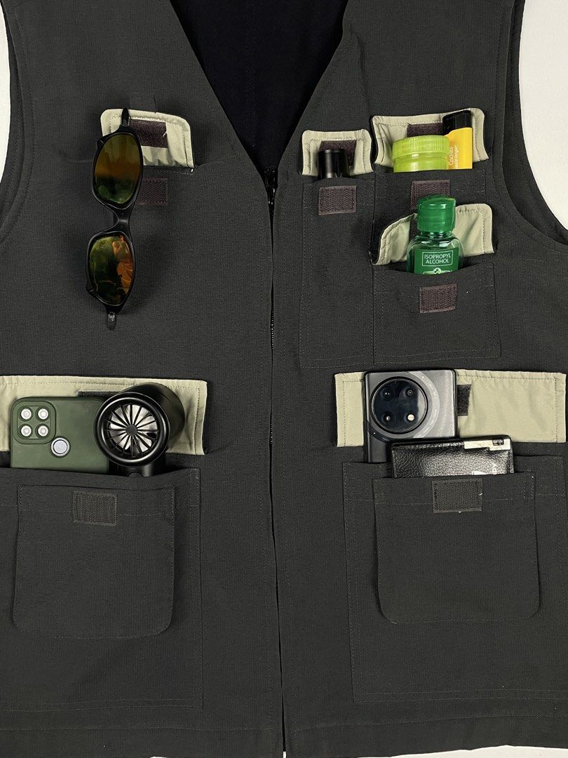 TOSS - Multipocket Vest (Category: Vests) located in Puerto Princesa. Submitted by palawan.swagdealer (Listing ID 1457804959, Image 2). Description: TOSS Multipocket Vest 48 on tag Width: 21" Length: 27" 9/10 color rate Very good condition No major flaws.